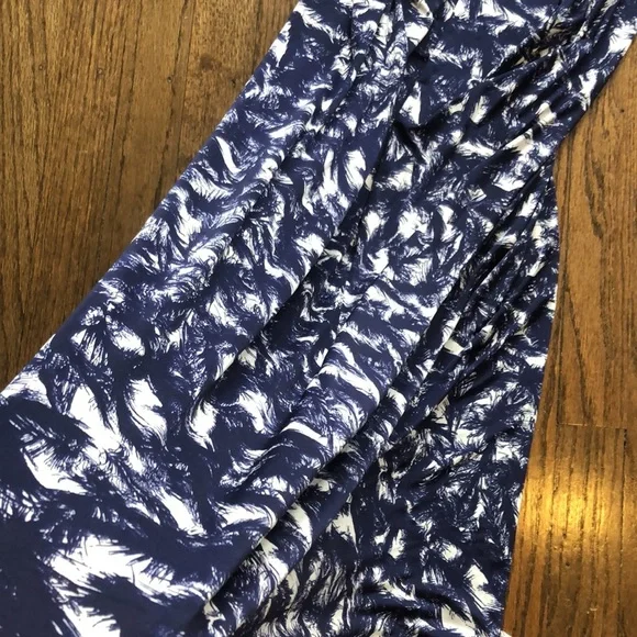 3/$10 Elegant Navy White Hawaiian Leaf Print V-Neck Stretch Draping Maxi Dress - Picture 4 of 7
